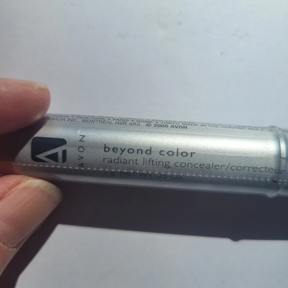 Avon‎ Beyond Color Radiant Lifting Concealer Medium .25 oz
